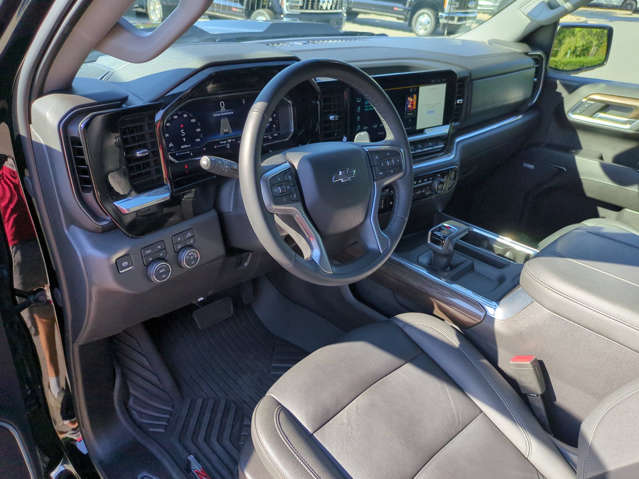 Used 2024 Chevrolet Silverado 1500 LT Trail Boss w/ Convenience Package II AWD/4WD image 16