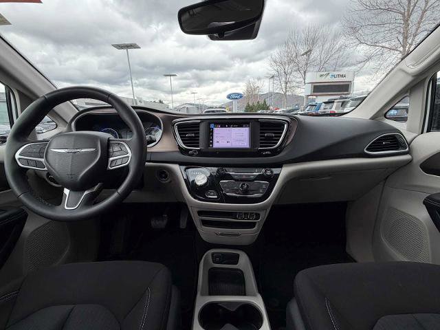 Used 2023 Chrysler Voyager LX image 25