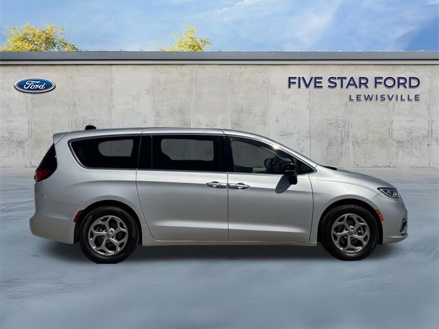 Used 2024 Chrysler Pacifica Limited image 3