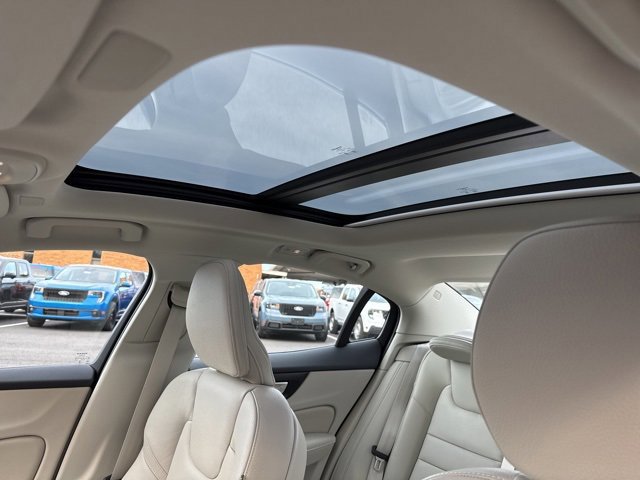 Used 2024 Volvo S60 B5 Ultimate w/ Climate Package image 19