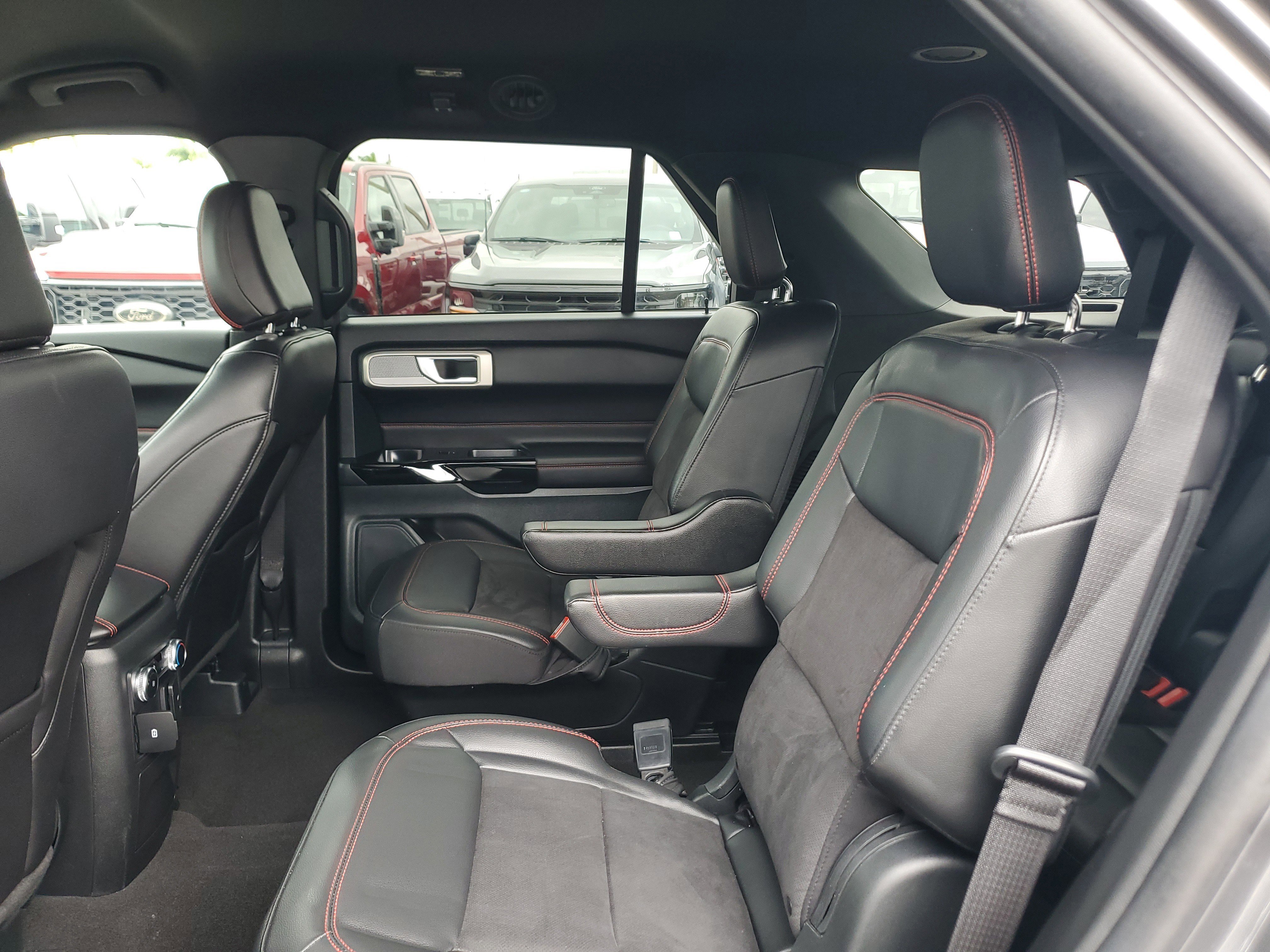 Certified 2023 Ford Explorer ST-Line w/ Class IV Trailer Tow Package image 13