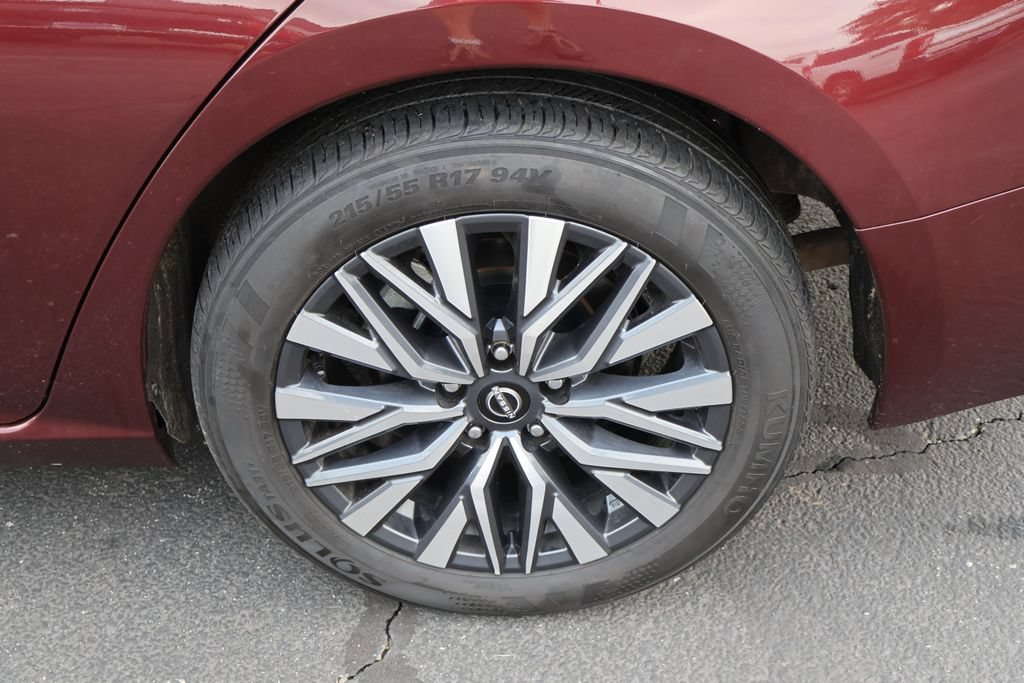 Used 2025 Nissan Altima 2.5 SV FWD image 15