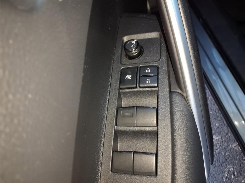 Used 2024 Toyota Corolla Cross LE w/ Moonroof Package image 18