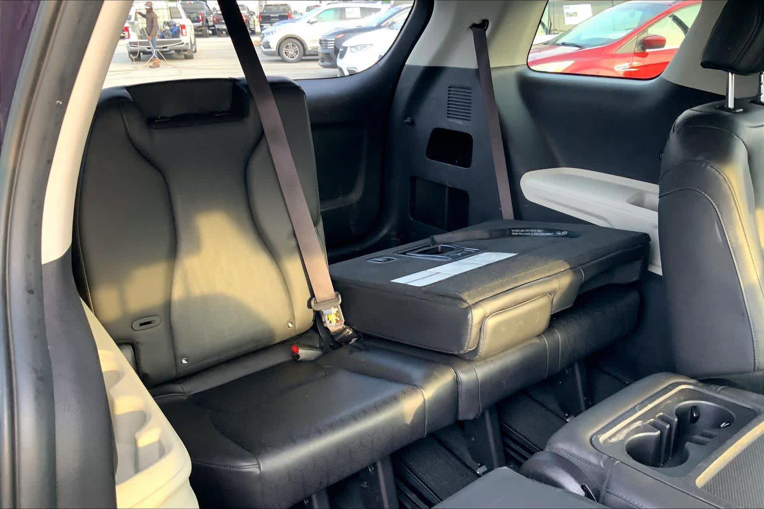 Used 2022 Kia Carnival LX FWD image 18