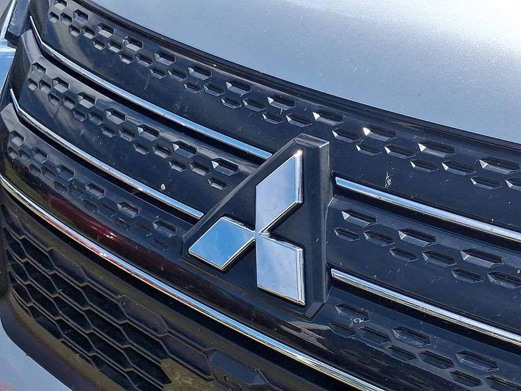 Used 2022 Mitsubishi Outlander ES FWD image 4