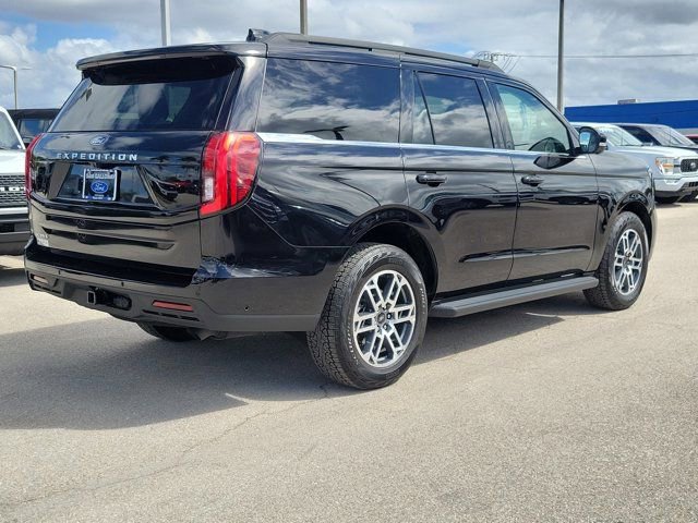 Certified 2025 Ford Expedition Active image 4