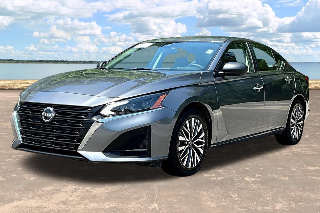 Used 2024 Nissan Altima 2.5 SV FWD image 4