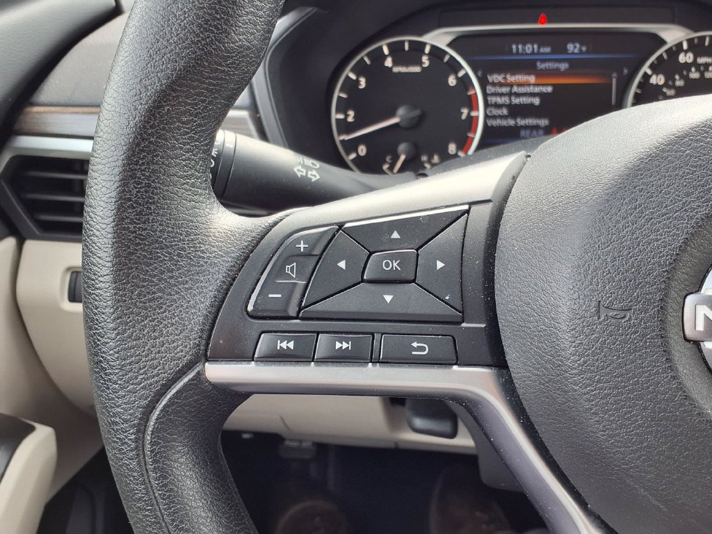 Used 2025 Nissan Altima 2.5 SV FWD image 15
