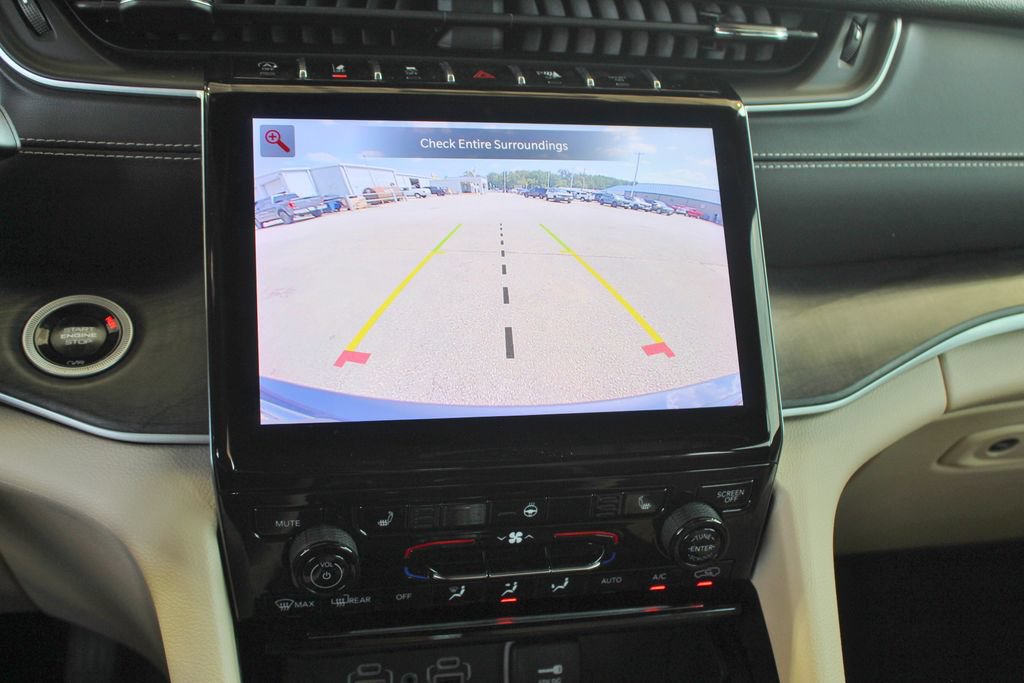 Used 2024 Jeep Grand Cherokee Limited RWD image 15