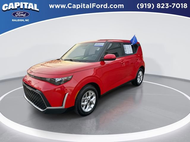 Used 2025 Kia Soul LX w/ LX Technology Package image 2