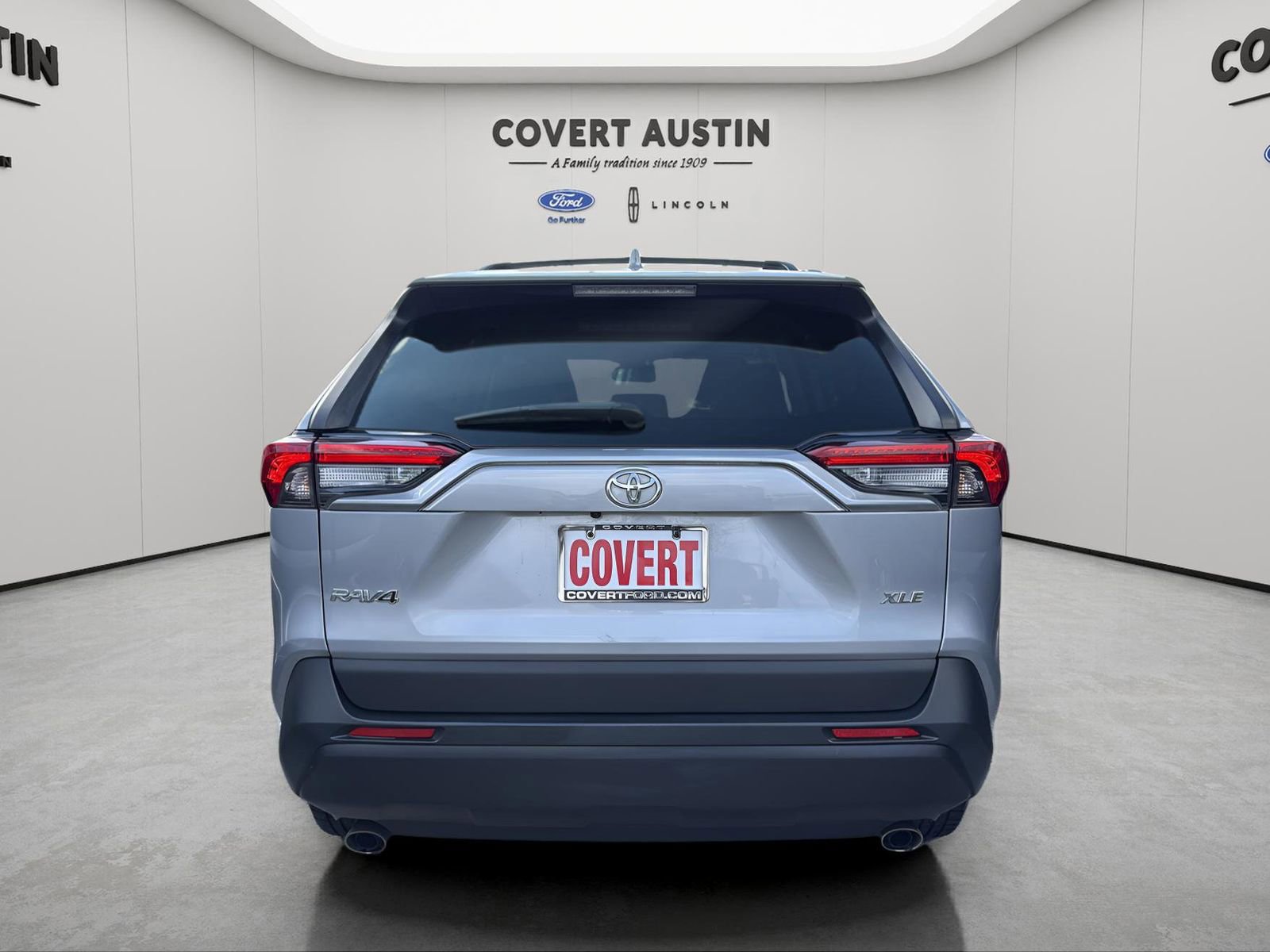 Used 2019 Toyota RAV4 XLE Premium image 4