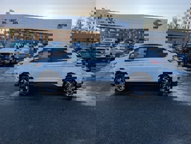 Certified 2023 Ford Edge SEL w/ Convenience Package image 2