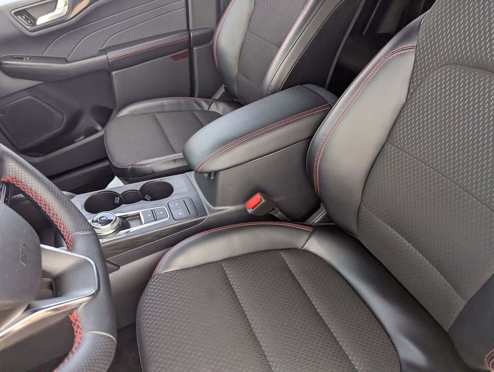 Certified 2025 Ford Escape ST-Line image 17