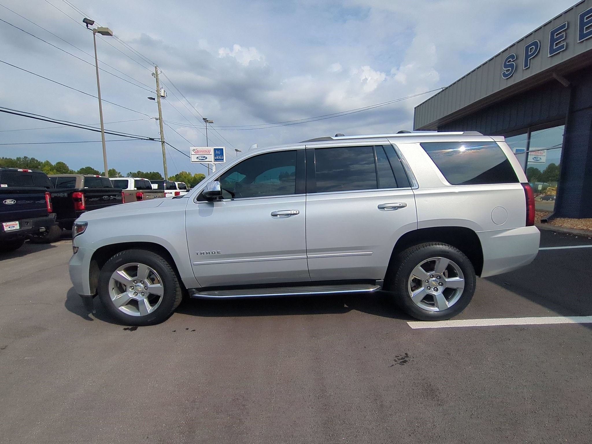 Used 2018 Chevrolet Tahoe Premier RWD image 11