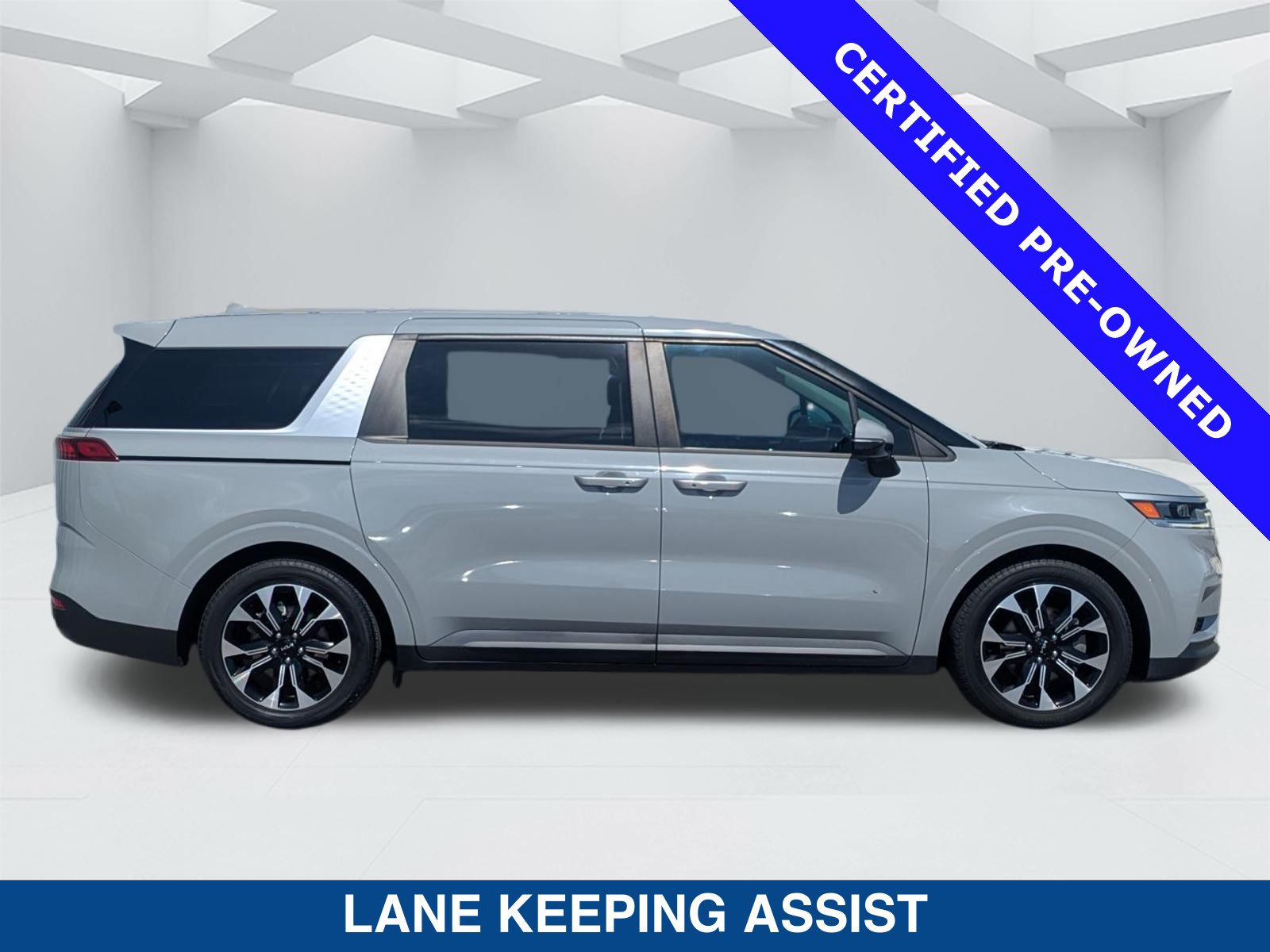 Used 2022 Kia Carnival EX FWD image 4