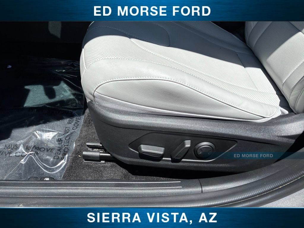 Used 2023 Hyundai Elantra Limited FWD image 25