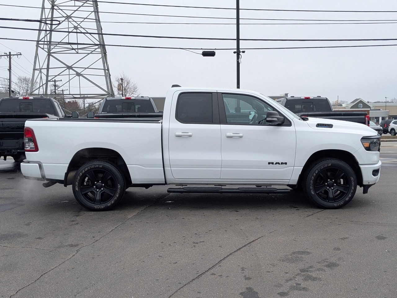 Used 2022 RAM 1500 Big Horn w/ Night Edition AWD/4WD image 3