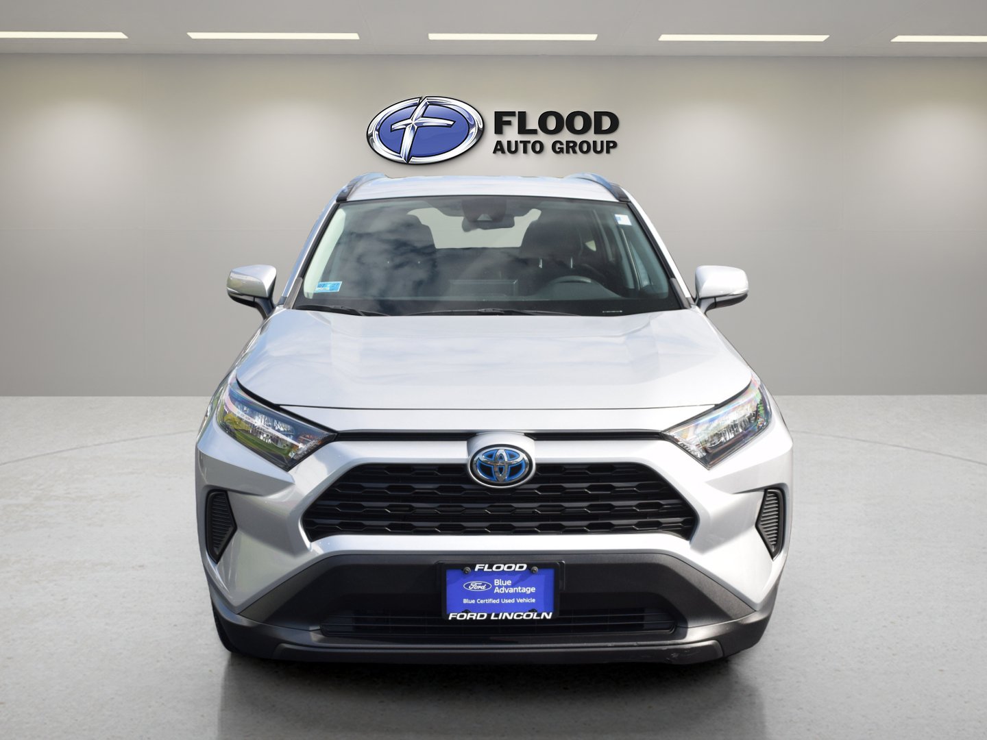 Used 2021 Toyota RAV4 LE w/ Carpet Mat Package (TMS) AWD/4WD video 2