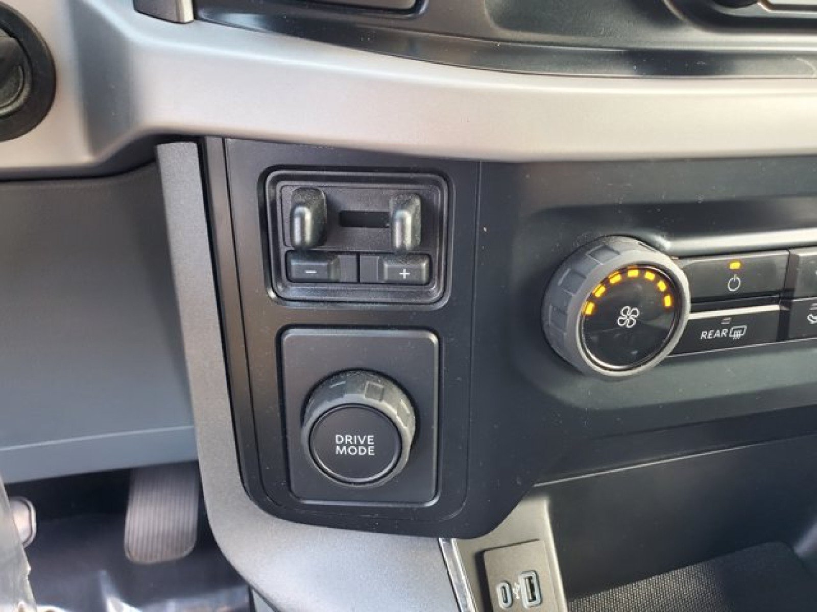 Certified 2023 Ford F150 XLT w/ Trailer Tow Package RWD image 22