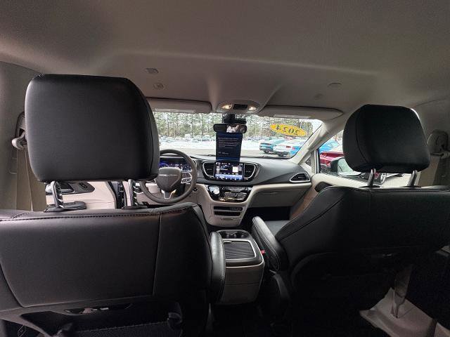 Used 2024 Chrysler Pacifica Touring-L image 29