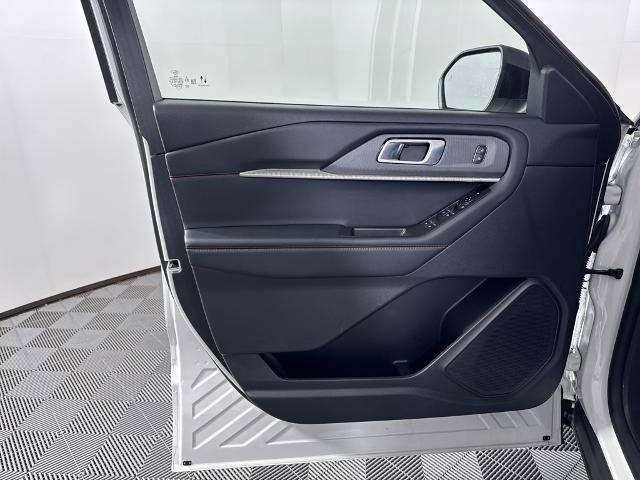 Certified 2025 Ford Explorer ST-Line w/ ST-Line Street Pack AWD/4WD image 29