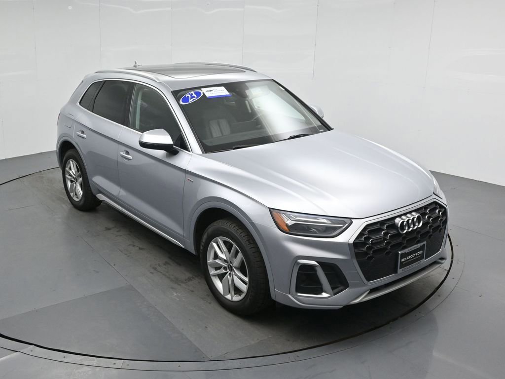 Used 2023 Audi Q5 2.0T Premium w/ Convenience Package image 4