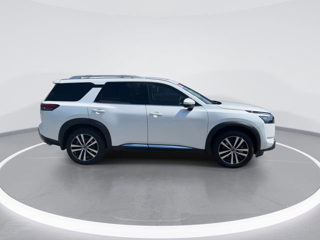Used 2025 Nissan Pathfinder Platinum w/ Black Appearance Package image 6