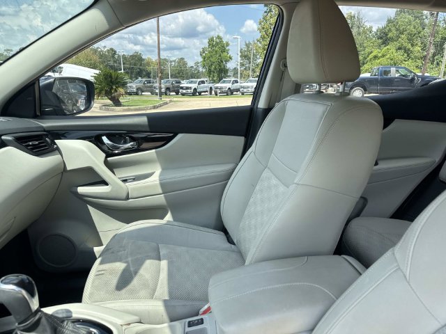 Used 2022 Nissan Rogue Sport SV w/ Technology Package FWD image 17
