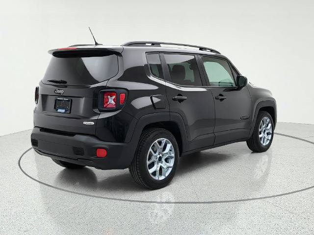 Used 2017 Jeep Renegade Latitude FWD image 3