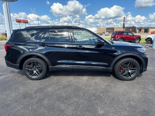 Certified 2025 Ford Explorer ST-Line w/ Premium Package AWD/4WD image 12