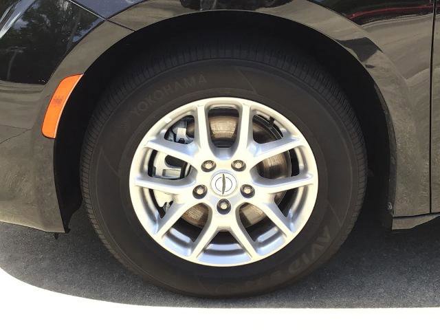 Used 2024 Chrysler Voyager LX image 13