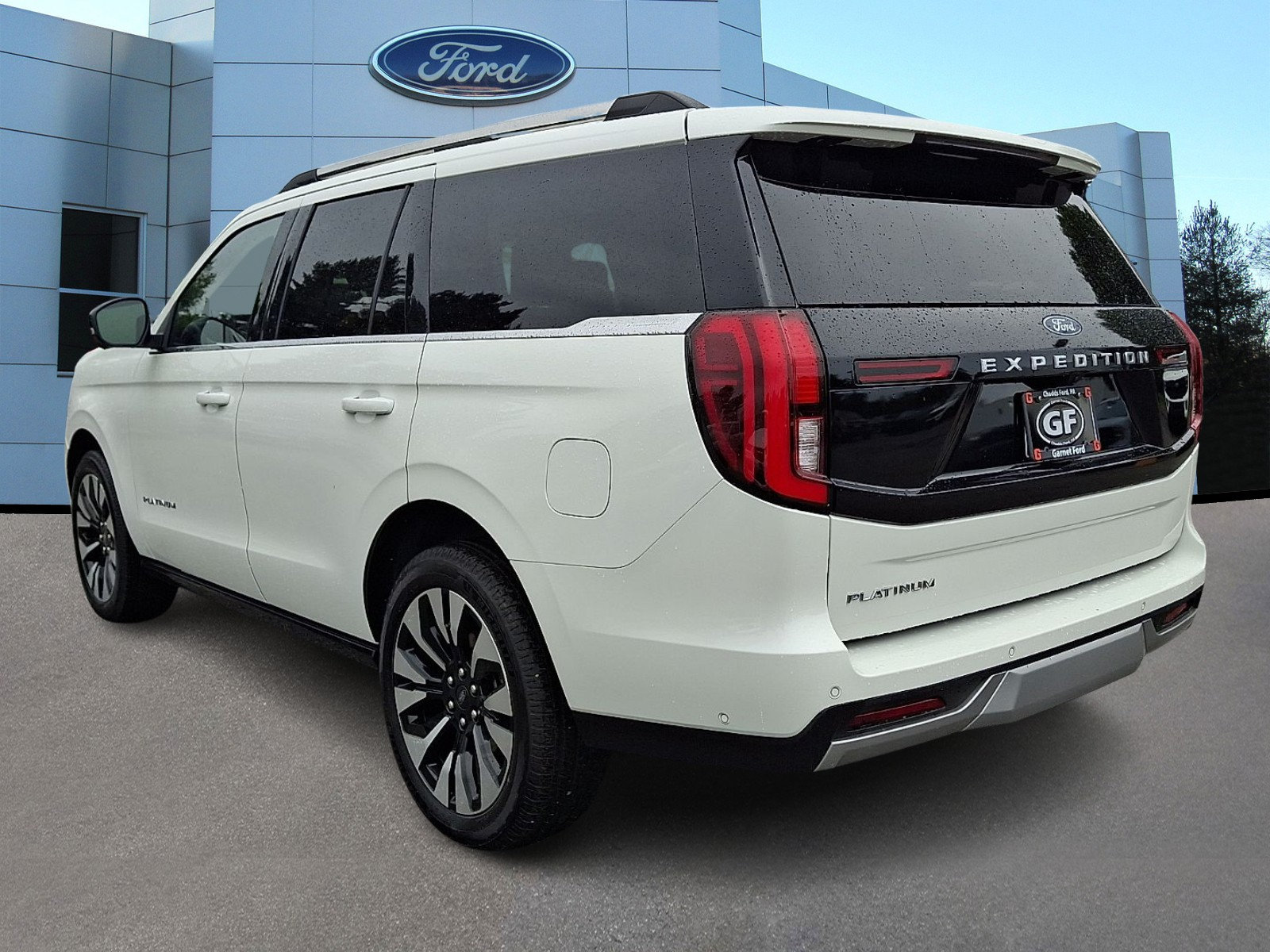 Certified 2025 Ford Expedition Platinum w/ Driver's Package AWD/4WD image 5