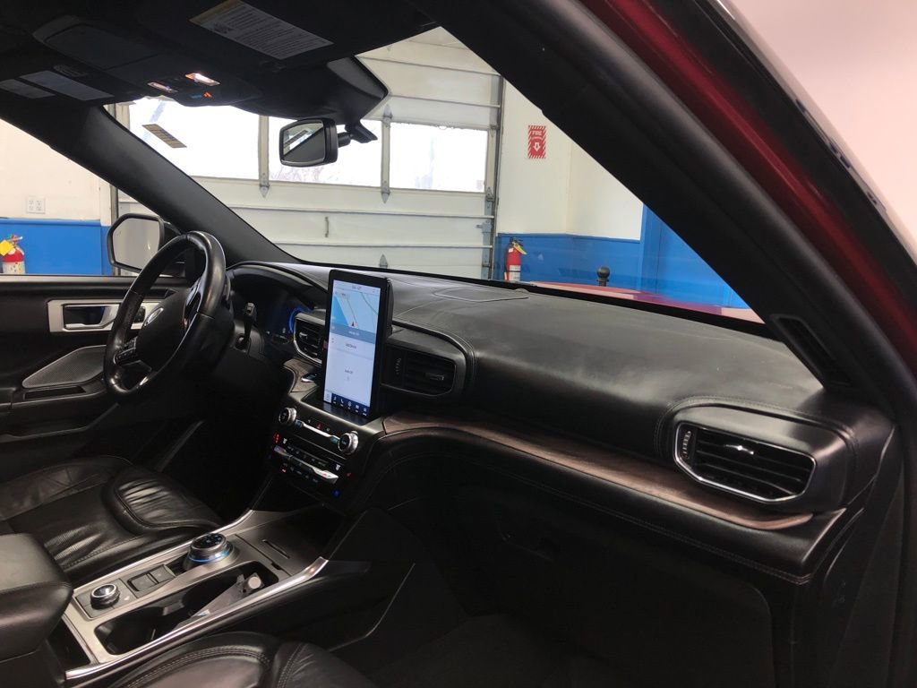 Certified 2020 Ford Explorer Platinum w/ Premium Technology Package image 12