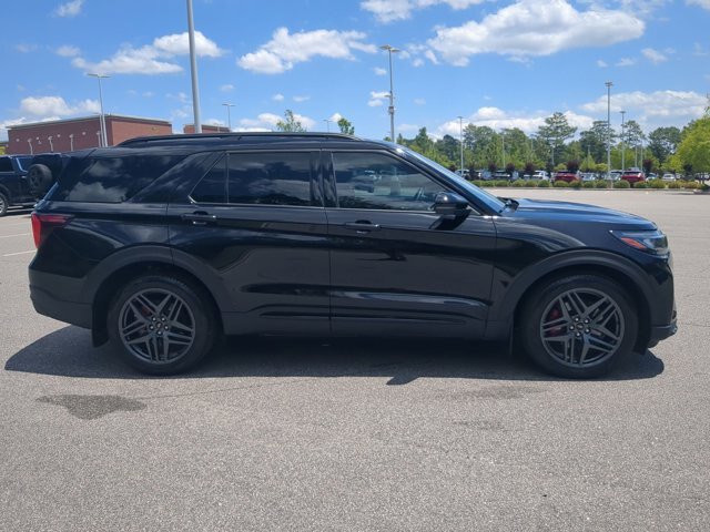 Certified 2025 Ford Explorer ST AWD/4WD image 3