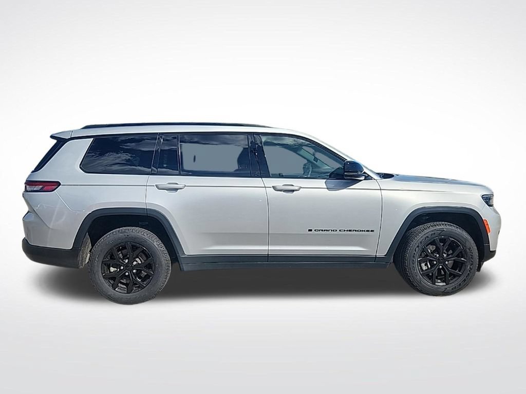 Used 2024 Jeep Grand Cherokee L Altitude AWD/4WD image 8