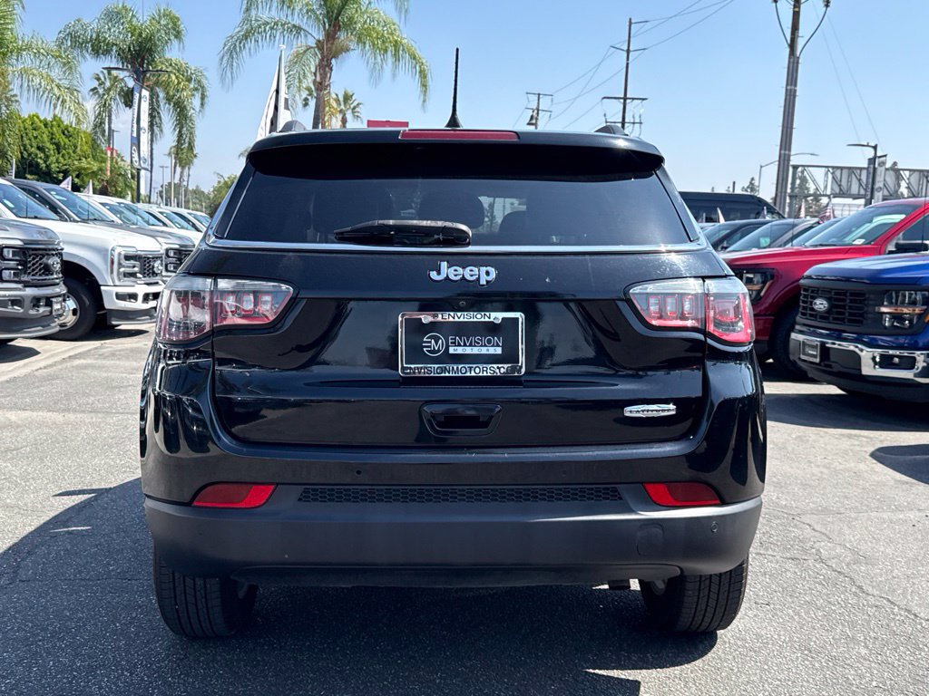 Used 2018 Jeep Compass Latitude w/ Popular Equipment Group FWD image 11