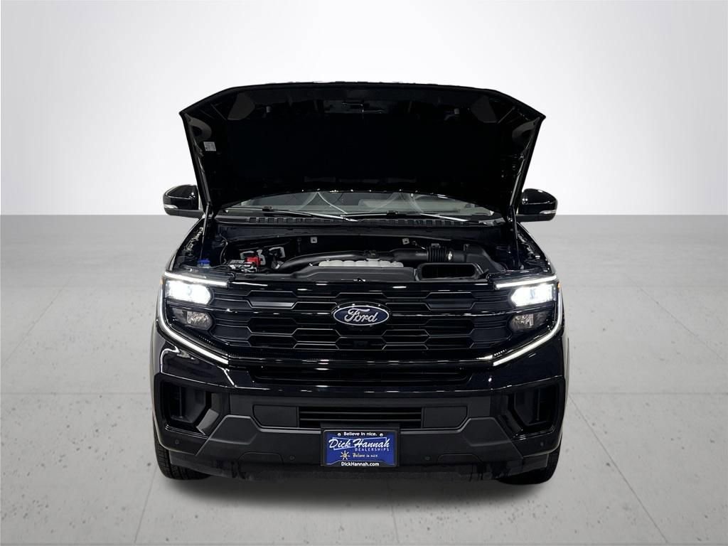 Certified 2025 Ford Expedition Active AWD/4WD image 6