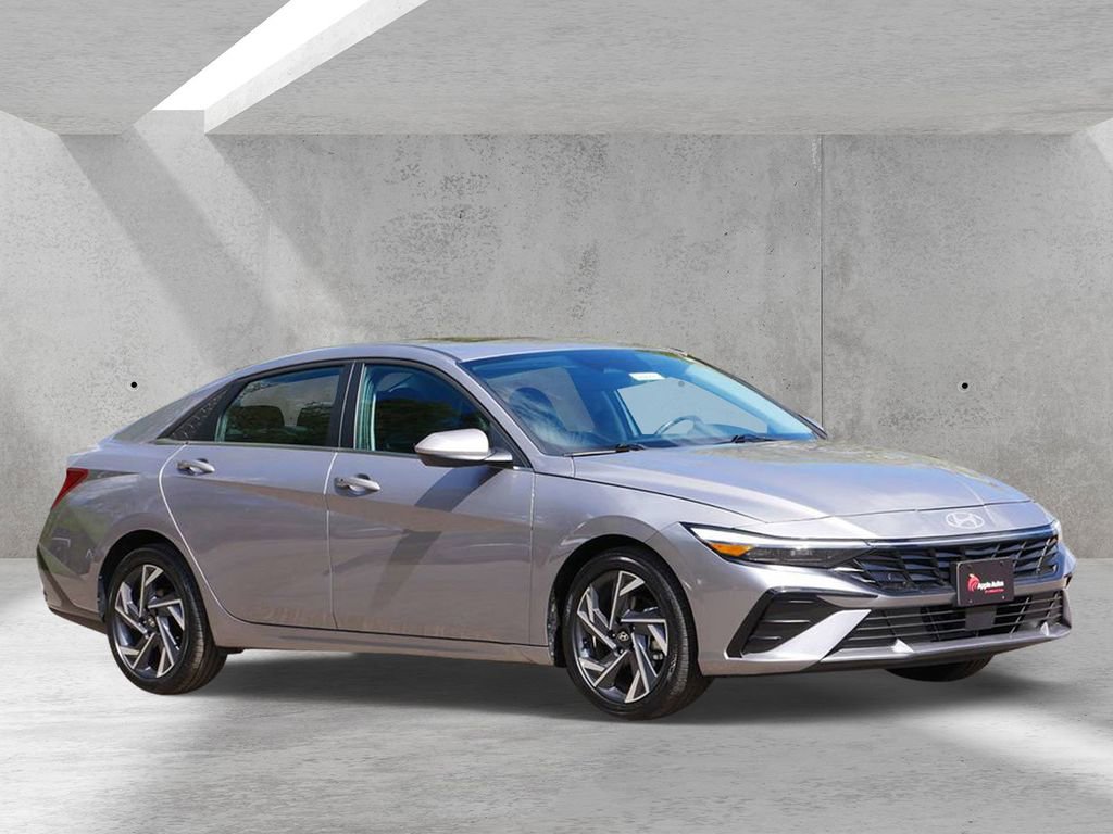 Used 2025 Hyundai Elantra SEL FWD image 1