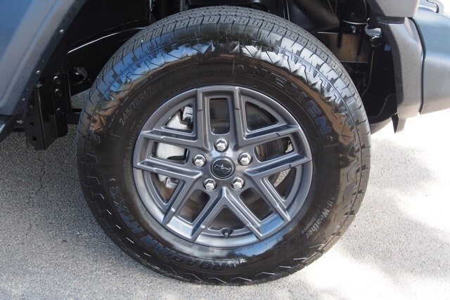 Used 2024 Jeep Wrangler Unlimited Sport AWD/4WD image 9