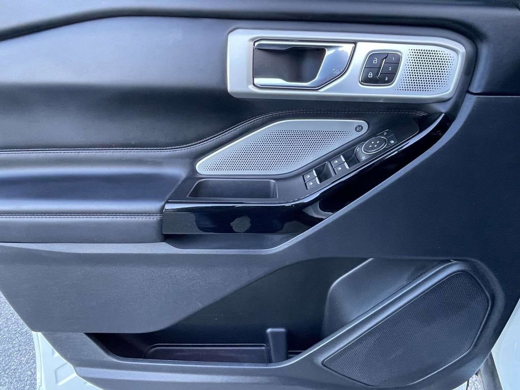 Certified 2022 Ford Explorer Platinum w/ Equipment Group 601A image 18