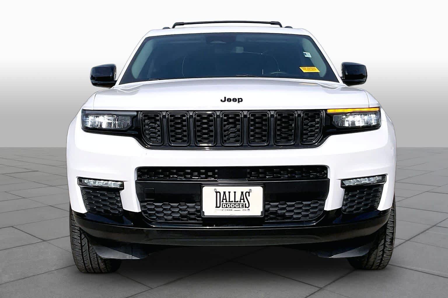 Used 2022 Jeep Grand Cherokee L Limited w/ Black Appearance Package AWD/4WD image 4