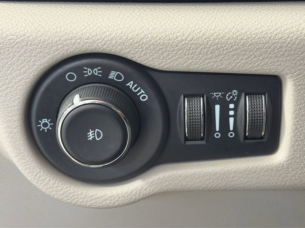 Used 2022 Chrysler Pacifica Touring-L FWD image 23