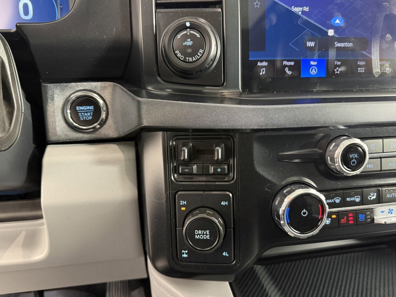 Certified 2024 Ford F350 Limited image 25