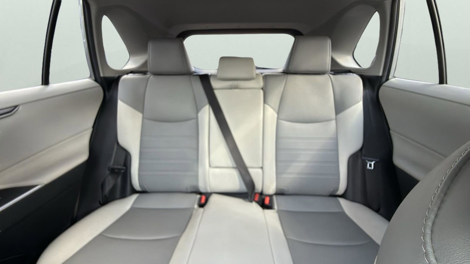 Used 2019 Toyota RAV4 XLE Premium image 25