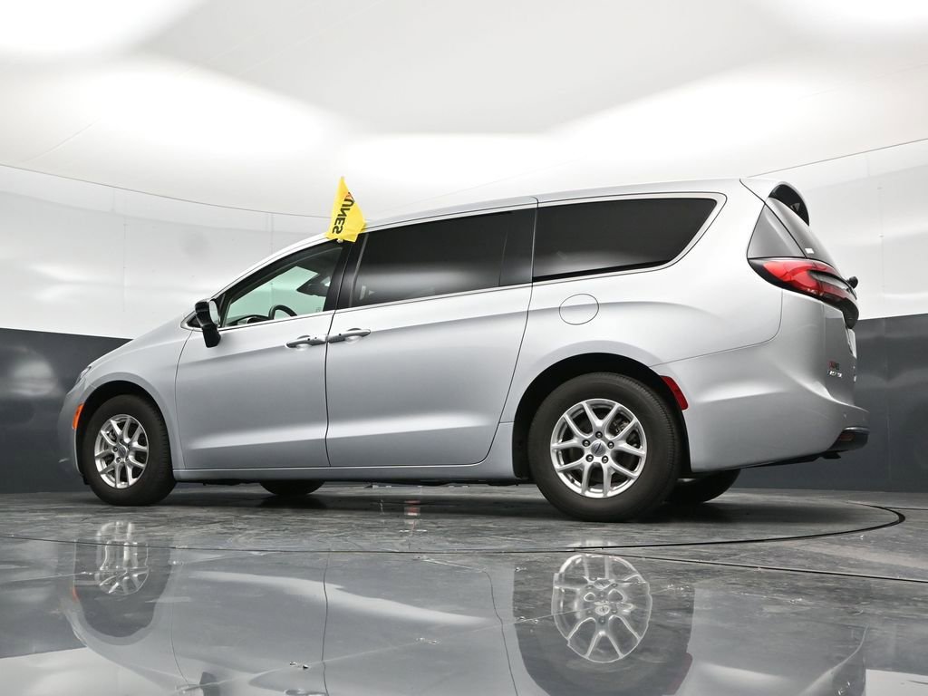 Used 2024 Chrysler Pacifica Touring-L FWD image 61