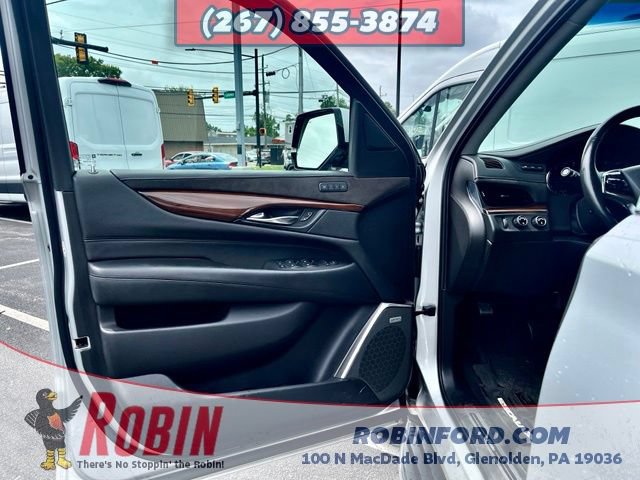 Used 2018 Cadillac Escalade Luxury AWD/4WD image 12