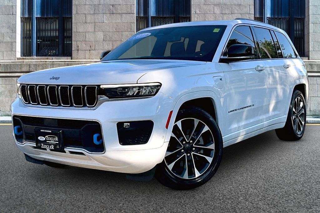 Used 2023 Jeep Grand Cherokee Overland w/ Luxury Tech Group IV AWD/4WD image 2