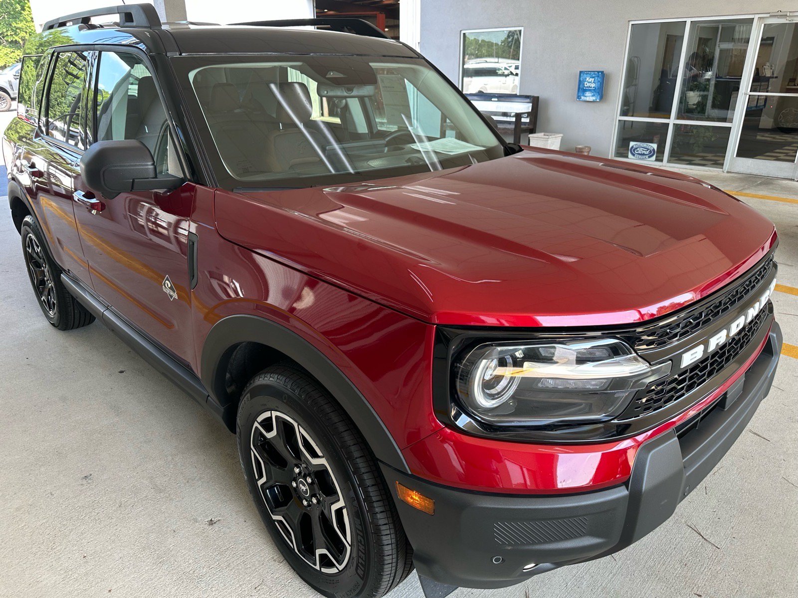 Certified 2025 Ford Bronco Sport Outer Banks w/ Outer Banks Tech Package+ AWD/4WD image 11