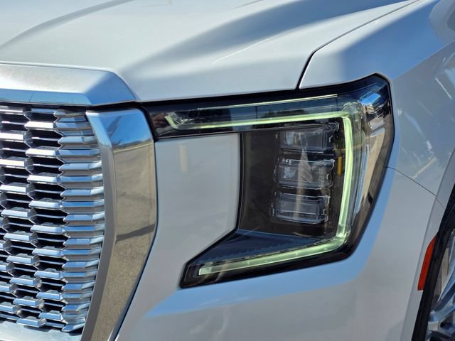 Used 2023 GMC Yukon XL Denali w/ Advanced Technology Package AWD/4WD image 3