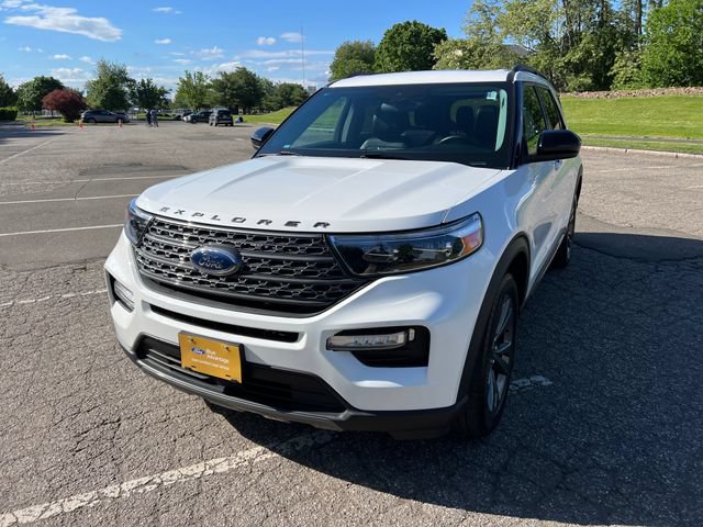 Certified 2023 Ford Explorer XLT w/ Equipment Group 202A AWD/4WD image 4